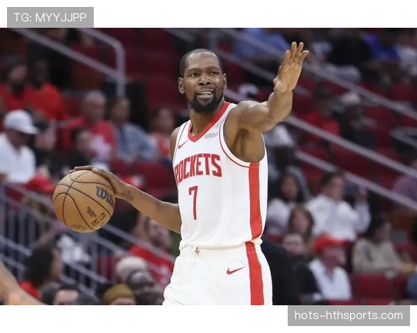 凯文·杜兰特豪车旁边竟然放着一双破拖鞋，这画面我还在消化